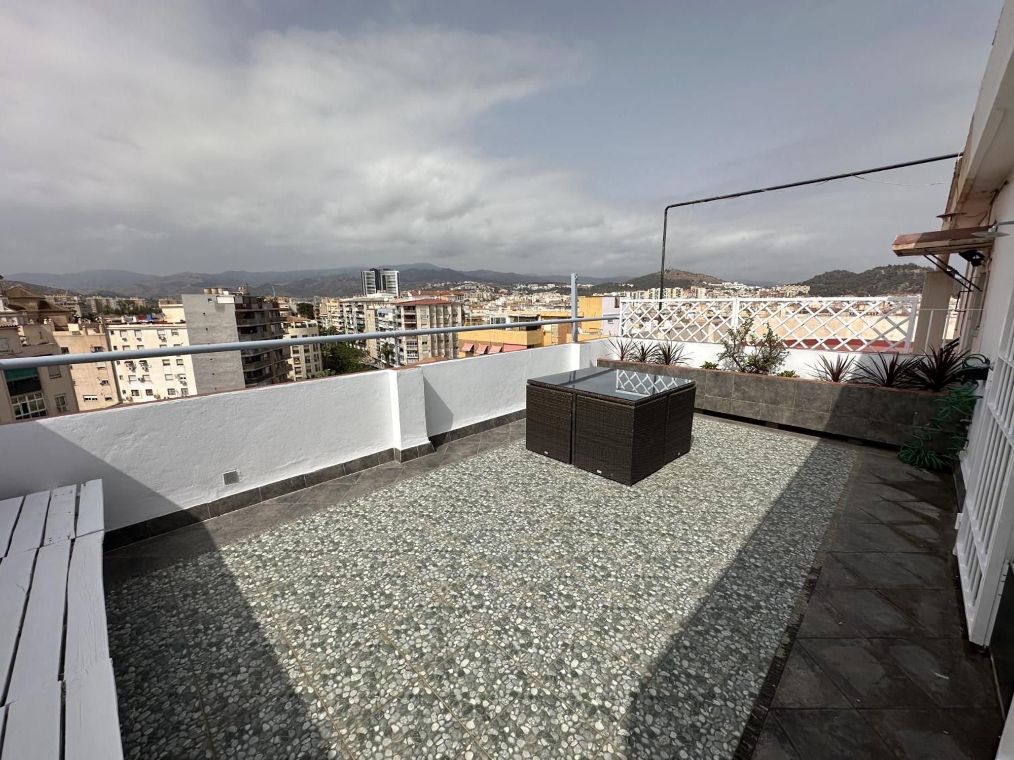 شقة Atico Plaza Bailen Malaga Centro المظهر الخارجي الصورة